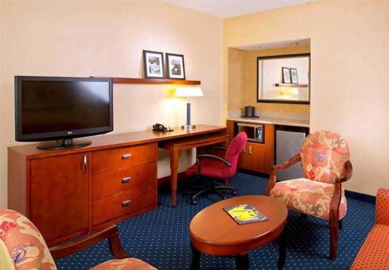 Courtyard By Marriott Memphis Airport Hotel Екстериор снимка