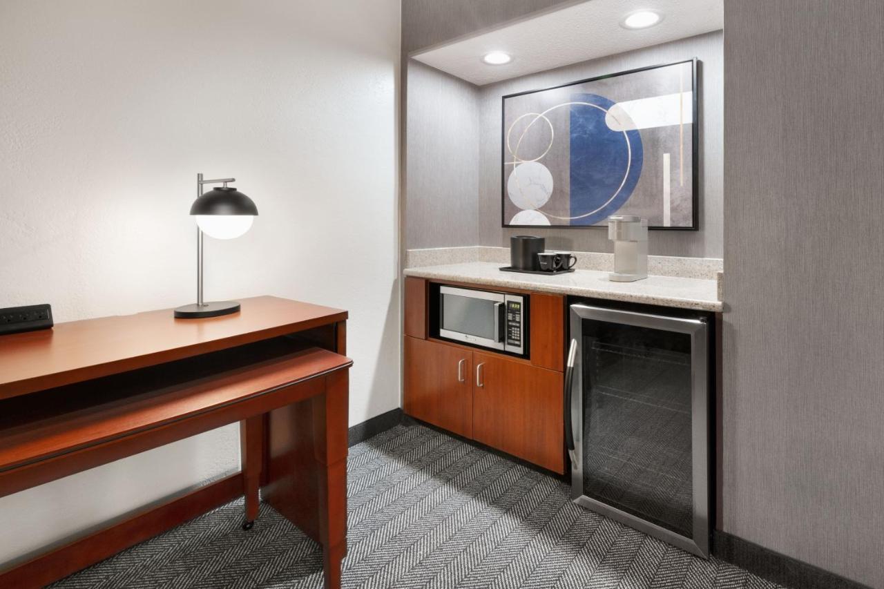Courtyard By Marriott Memphis Airport Hotel Екстериор снимка