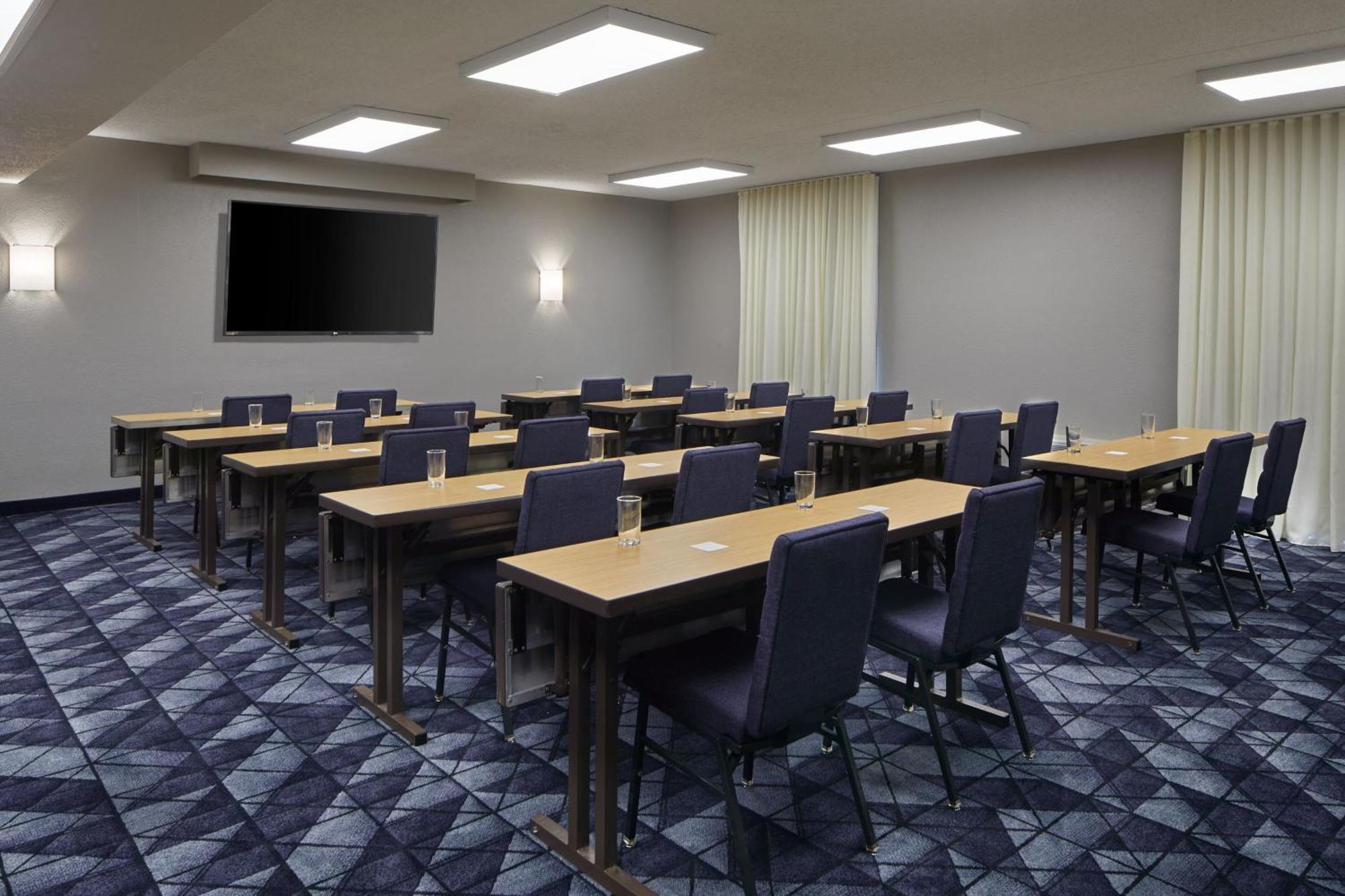 Courtyard By Marriott Memphis Airport Hotel Екстериор снимка