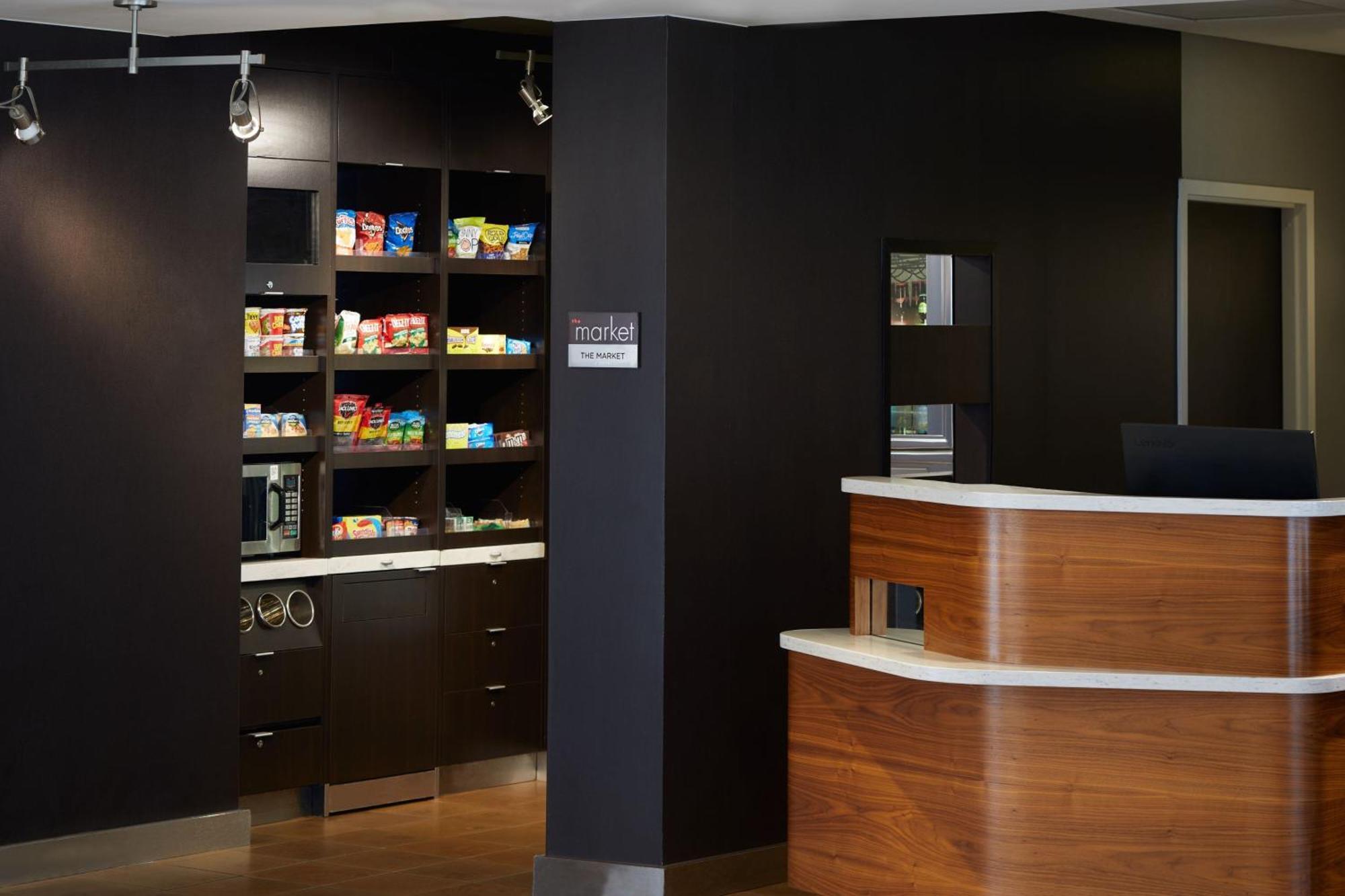 Courtyard By Marriott Memphis Airport Hotel Екстериор снимка