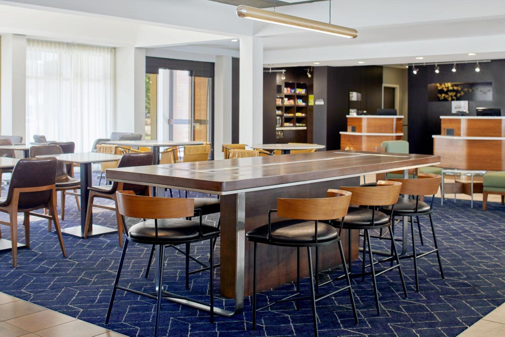 Courtyard By Marriott Memphis Airport Hotel Екстериор снимка