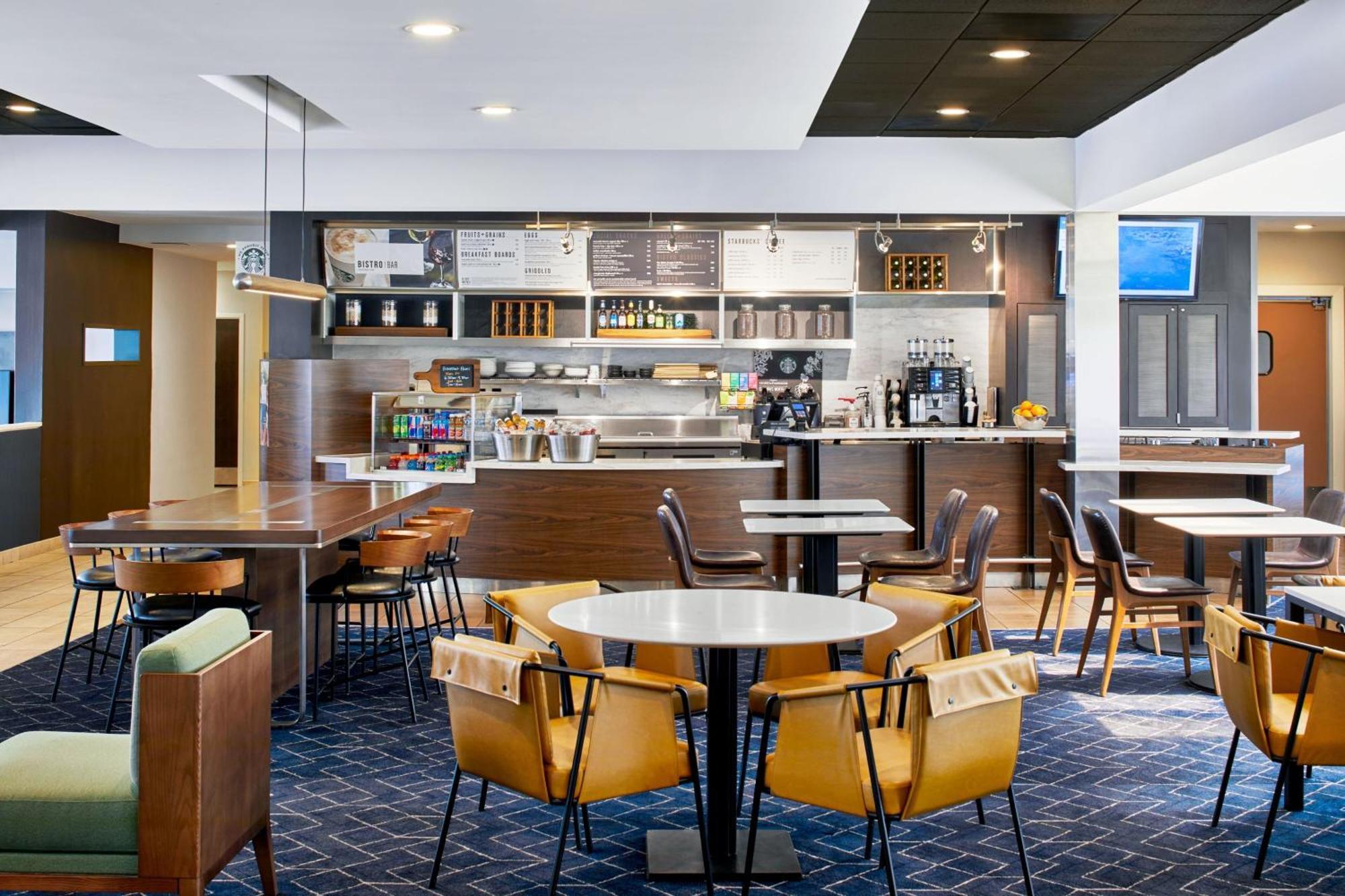 Courtyard By Marriott Memphis Airport Hotel Екстериор снимка