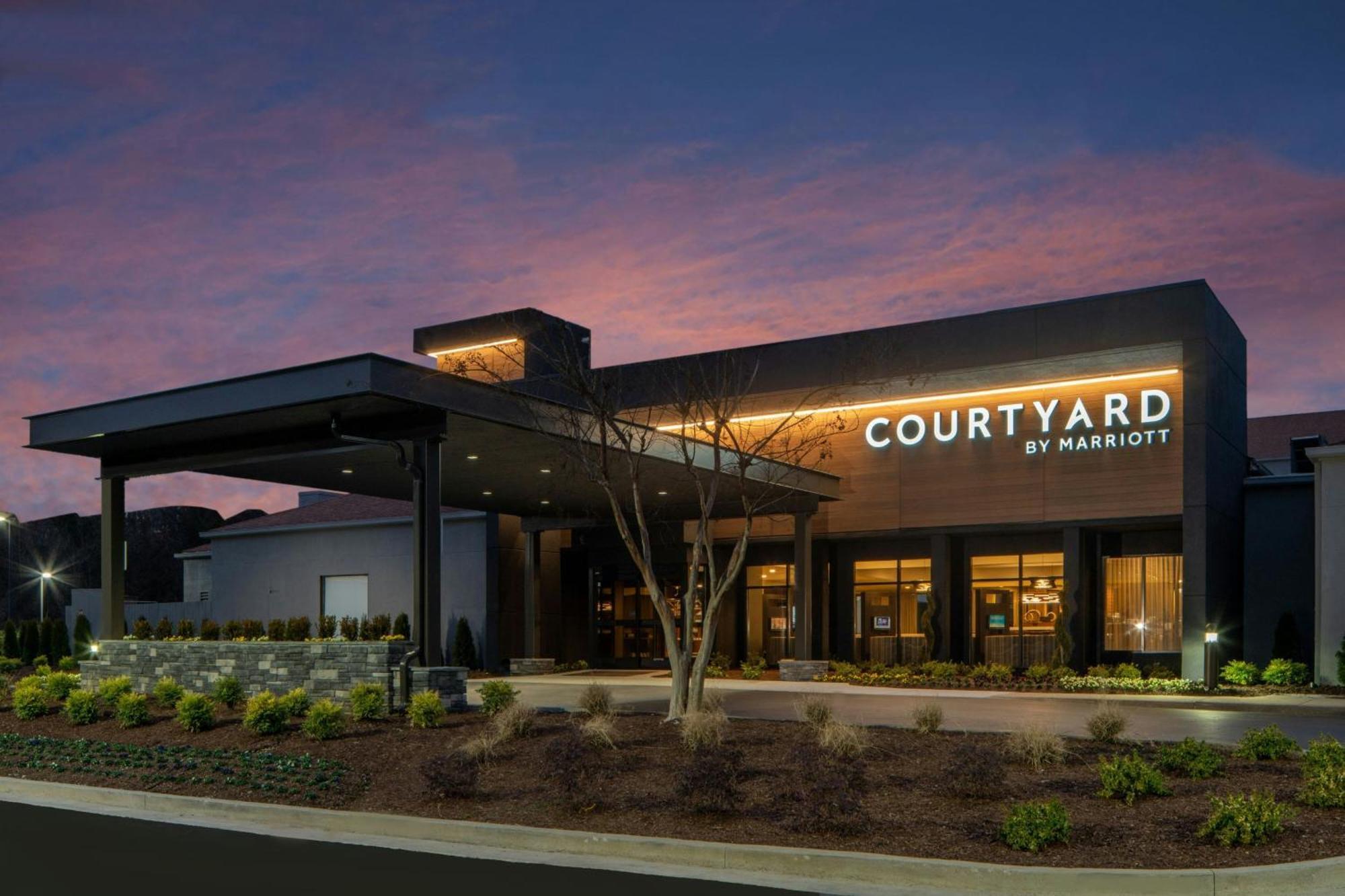 Courtyard By Marriott Memphis Airport Hotel Екстериор снимка