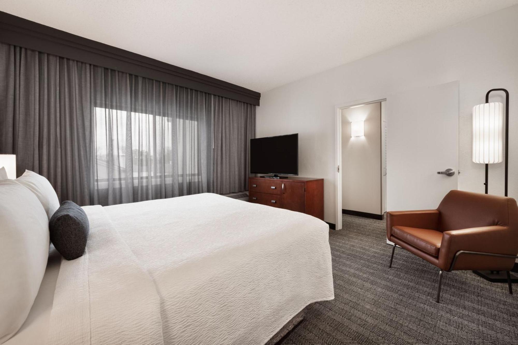 Courtyard By Marriott Memphis Airport Hotel Екстериор снимка