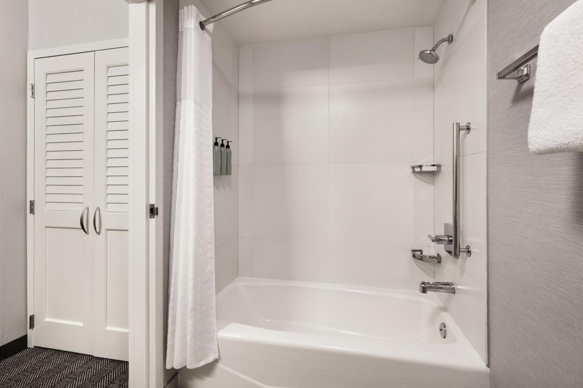 Courtyard By Marriott Memphis Airport Hotel Екстериор снимка