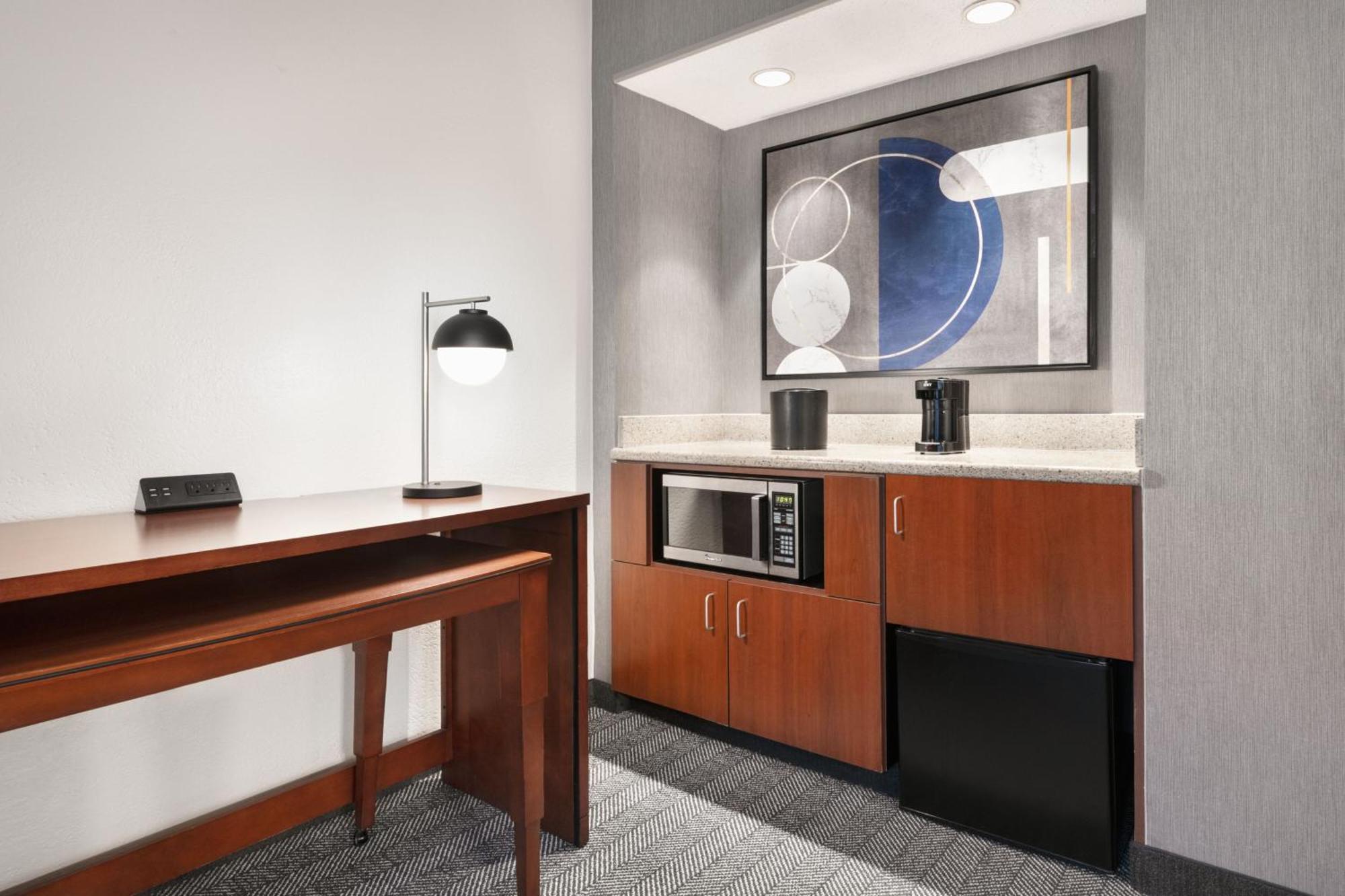 Courtyard By Marriott Memphis Airport Hotel Екстериор снимка