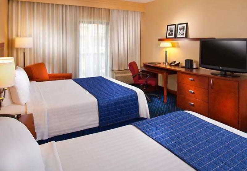 Courtyard By Marriott Memphis Airport Hotel Екстериор снимка