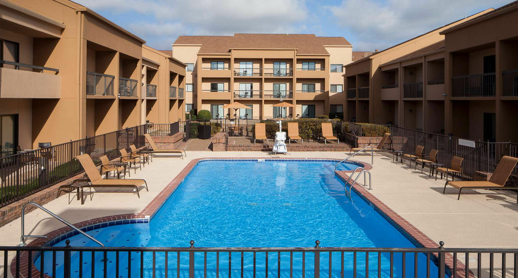 Courtyard By Marriott Memphis Airport Hotel Екстериор снимка